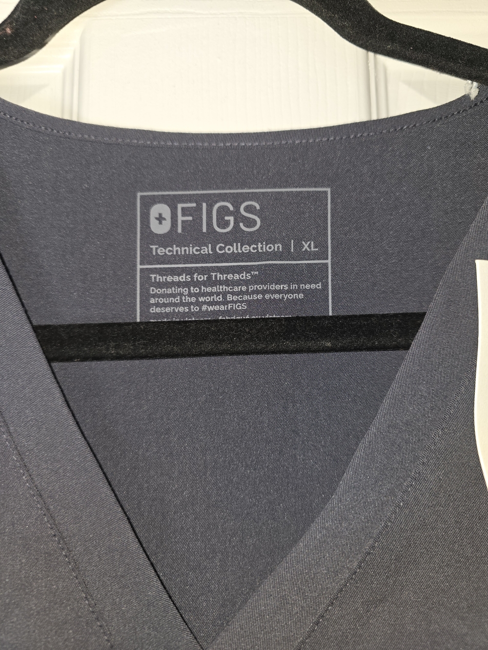 FIGS Women's Catarina One Pocket V-Neck Scrub Top - Charcoal XL - Picture 3 of 5